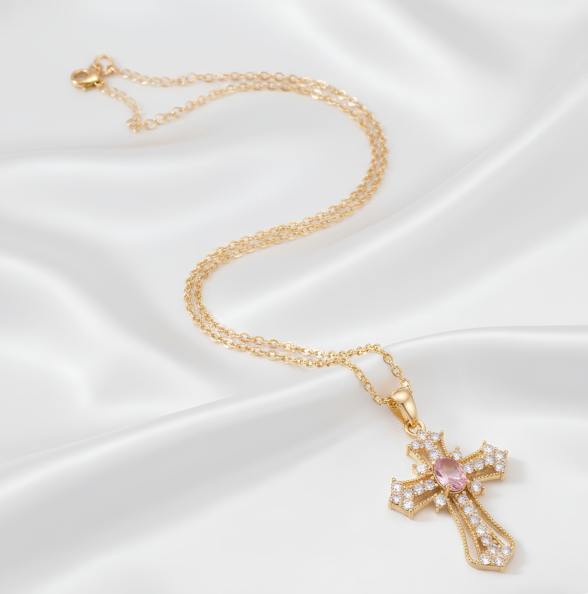 Collier Croix Luxueuse en Cuivre – Zircone Synthétique & Style Hip-Hop Chic